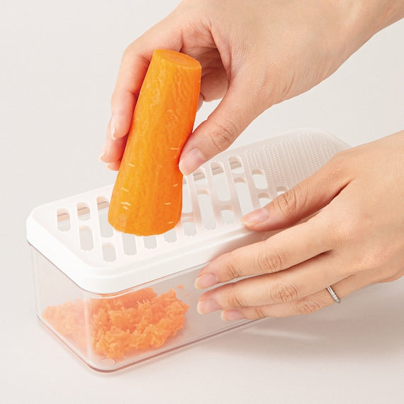GRATER WITH A SAUCER