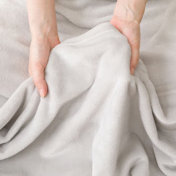 HALF BLANKET SMOOTH TOUCH FRILL A24 GY