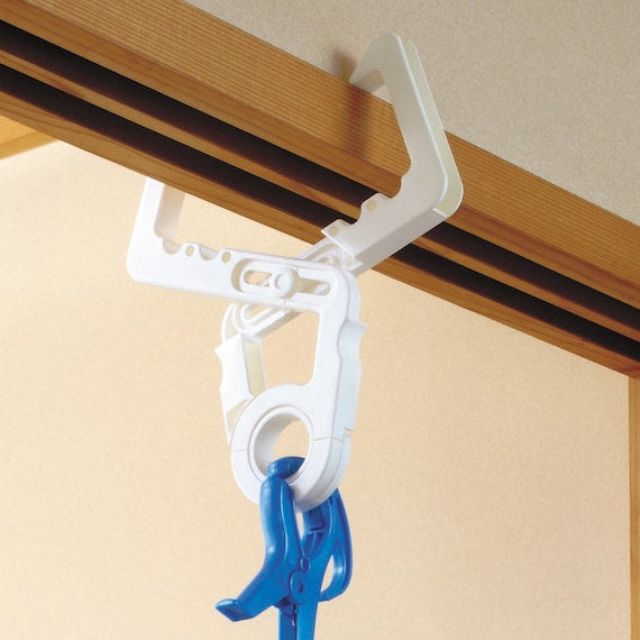 INDOOR CROSS HOOK